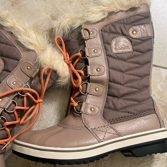 Sorel NWOB Women’s Tan Winter Boots – Size 8.5 - Picture 3 of 10